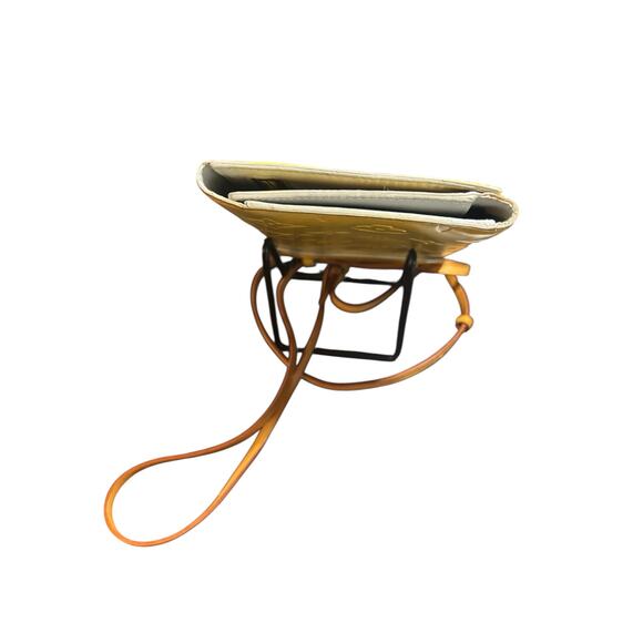 LOUIS VUITTON Monogram Vernis Walker
Wallet Yellow - Picture 10 of 12